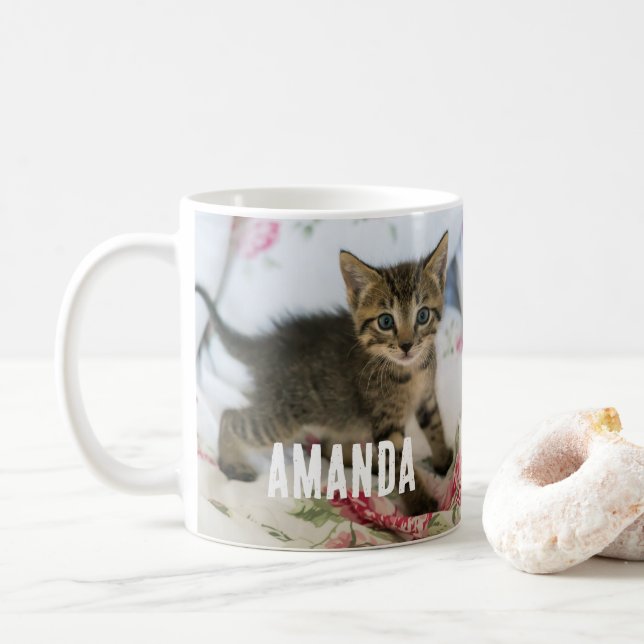 Taza De Café El Gatito De Tabby Cuyo Asombro Parece (Con donut)