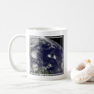 Taza De Café El Huracán Irene Se Desplaza Por Las Bahamas.