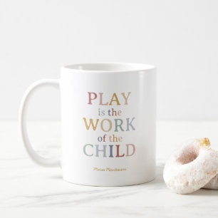 Taza De Café El juego es el trabajo de la niña Maria Montessori