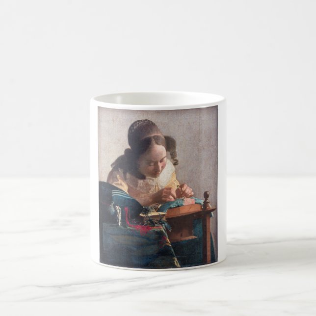 Taza De Café El Lacemaker, Johannes Vermeer, 1669-1670 (Centro)