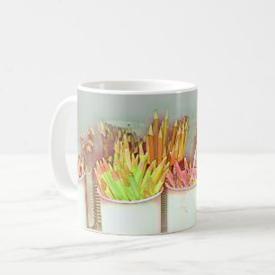 Taza De Café El lápiz del sitio del arte ahueca por completo d