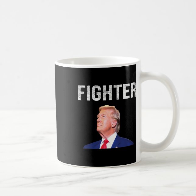 Taza De Café El luchador Donald Trump 2024 (Derecha)