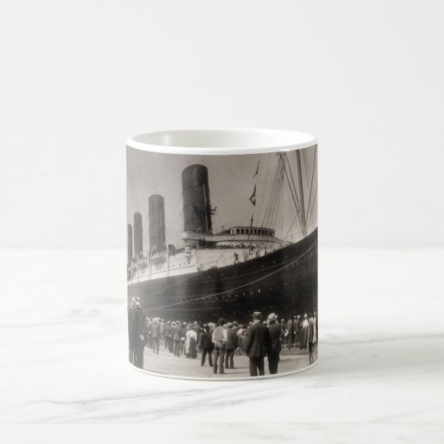 Taza De Café El Lusitania llega New York City 1907 (Centro)