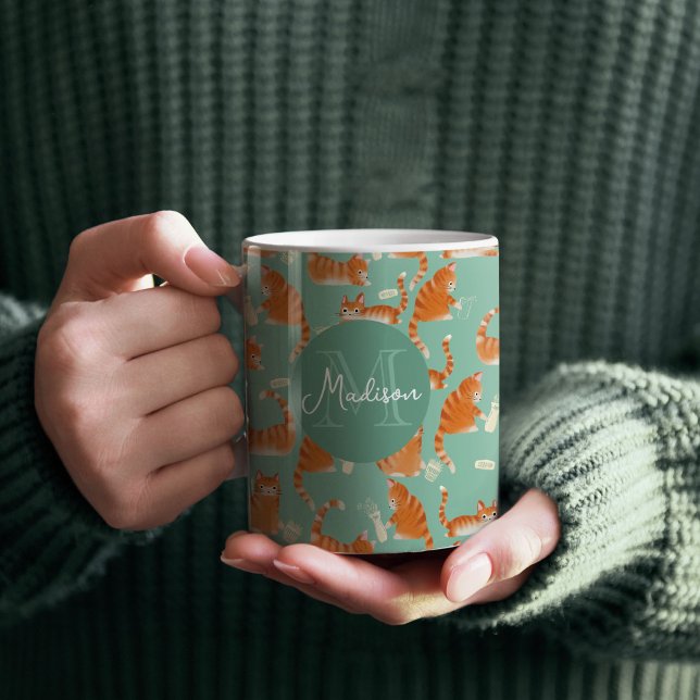 Taza De Café El mal Naranja Tabby Cats golpea las cosas por enc (Cute Orange Tabby Cats Knocking Stuff Over Pattern Monogram Mug)