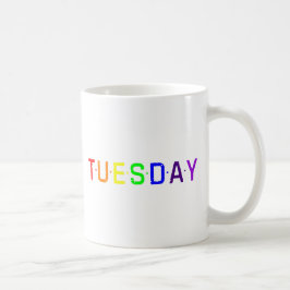 Taza De Café El martes de diseño de las letras en colores arcoi