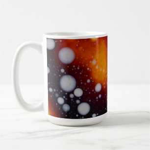Taza De Café El nacimiento de las estrellas en un líquido abstr