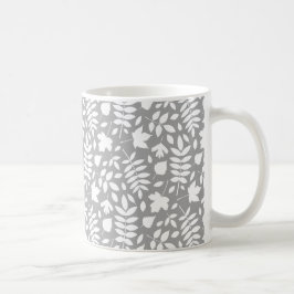Taza De Café El patrón de las hojas caídas en blanco sobre gris