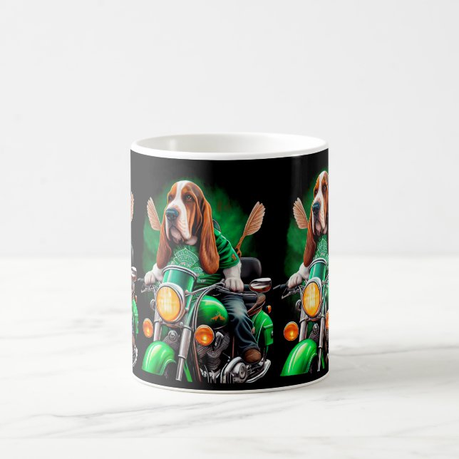Taza De Café El perro perrito peruano basset conduciendo bicicl (Centro)