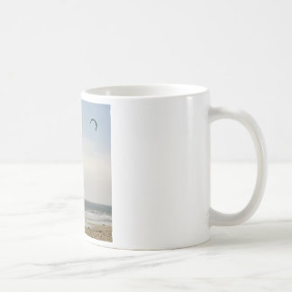 Taza De Café El practicar surf de la cometa