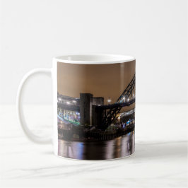 Taza De Café El puente Tyne de noche