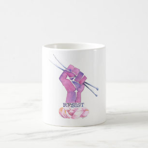Taza De Café El puño del poder que hace punto, hilado, resiste