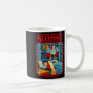 Taza De Café Él te ve cuando estás durmiendo Feliz Navidad