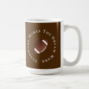 Taza De Café El trabajo en equipo blanco sobre marrón hace el t