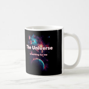 Taza De Café El universo está funcionando para mí.