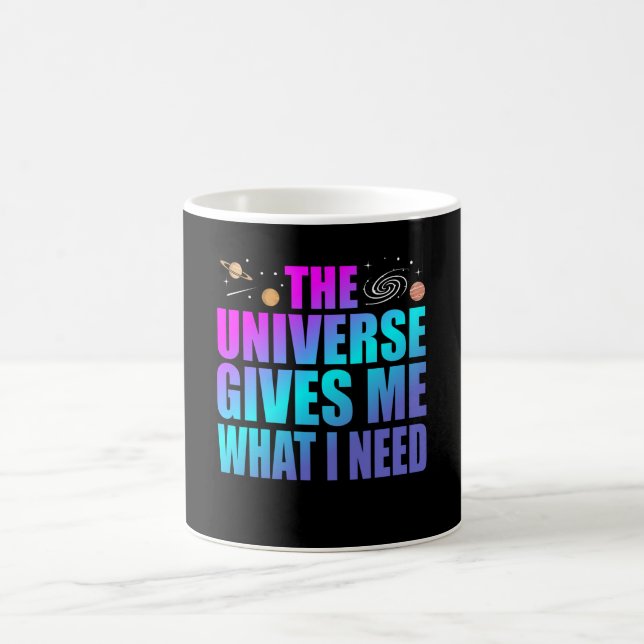 Taza De Café El Universo me da lo que necesito Astrología (Centro)