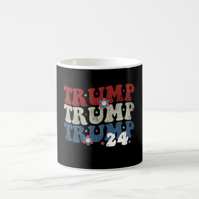Taza De Café Elección de Trump Retro Groovy 24 2024 (Centro)