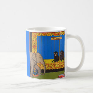 Taza De Café elefante paseando junto a la jaula de los leopardo