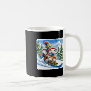 Taza De Café Elefante Snowboard En Snowy Hill Con Pines. Co