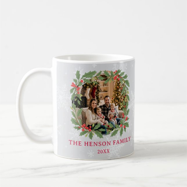 Taza De Café Elegant Holly Wreath Merry Christmas Family Photo (Izquierda)