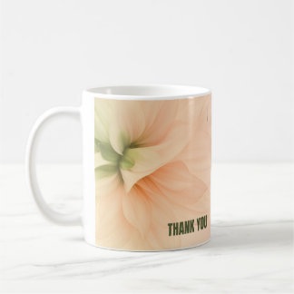 Taza de café elegante de flores suaves de agradeci