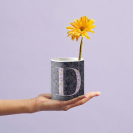 Taza De Café Elegante floral Monograma D violeta con frase