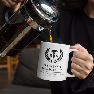 Taza De Café Elegante graduación de la escuela de Enfermería RN