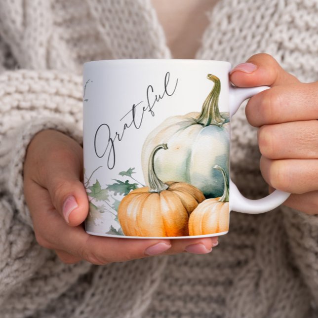 Taza De Café Elegante guión de gramática de calabaza rusa (An elegant script grateful rustic fall pumpkin nug.)