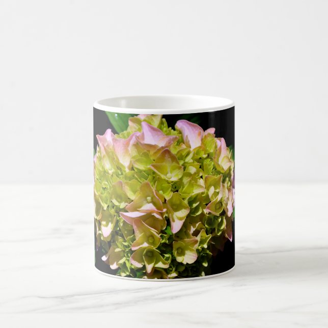 Taza De Café Elegante hidráneas florales rosa y verde suave (Centro)