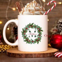 Taza De Café Elegante Holly y Berries guerran Feliz Navidad