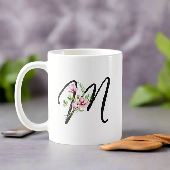 Taza De Café Elegante Letra caligráfica "M" Girly Floral (Subido por el creador)