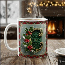 Elegante letra inicial de Navidad de acebo en oro