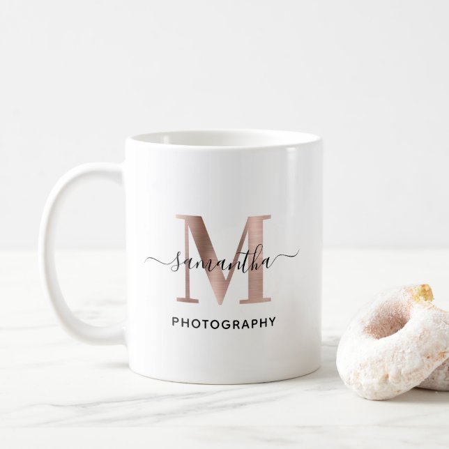 Taza De Café Elegante logotipo de monograma Rosa Gold M (Con donut)