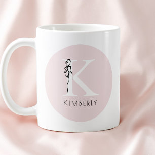Taza De Café Elegante Monograma de Inicial Rosa Femenino Lazo