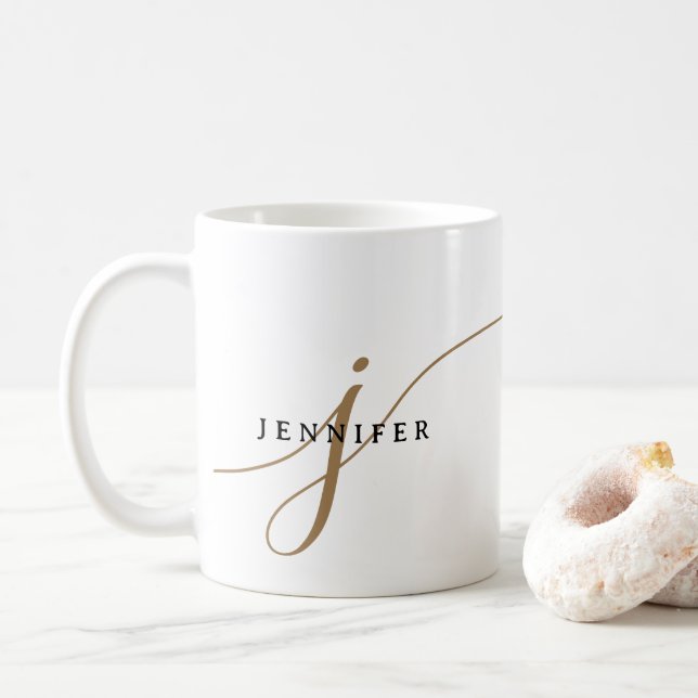 Taza De Café Elegante Monograma de Letra Script Negro y Dorado (Con donut)