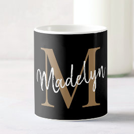 Taza De Café Elegante Monograma de Oro Negro Girly Script Elega