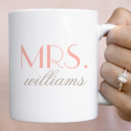 Taza De Café Elegante Monograma Sra de Boda Blush