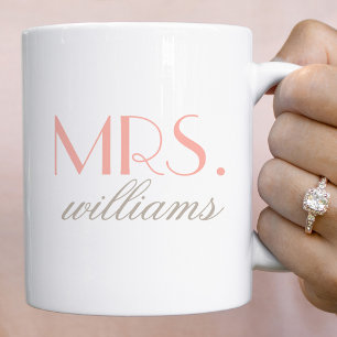 Taza De Café Elegante Monograma Sra de Boda Blush