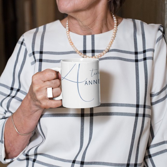 Taza De Café Elegante nombre azul e inicial (elegant women & coffee)