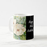Taza De Café Elegante nombre floral Black 90th Birthday Magnoli<br><div class="desc">Este elegante tazón de café de 90 años de la abuela de color blanco con fondo negro con flores de magnolia blancas pintadas de arte es un gran regalo para regalar. Pinté estas flores en acuarela hace unos años y me alegra saber que estarán en una taza de café. La...</div>