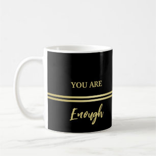 Taza De Café Elegante oro Monograma personalizado sobre negro