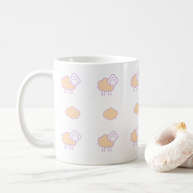 Taza De Café Elegante Oveja Rosa Cuta Con Patrón De Nubes (Con donut)