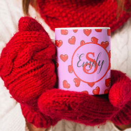 Taza De Café Elegante patrón de corazón rojo en monograma púrpu