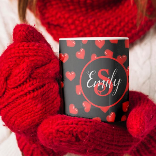 Taza De Café elegante patrón de corazón rojo sobre negro monogr (Subido por el creador)