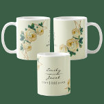 Taza De Café Elegante Purpurina de oro Geométrico Amarillo Flor<br><div class="desc">Personaliza esto con tus nombres. Boda floral El elegante diseño geométrico del Purpurina Gold presenta un elegante patrón de marco geométrico de purpurina de oro falso. Rodeado de rosas acuáticos y vegetación en dos esquinas. Una buena fiesta favorece la recepción o cualquier evento.</div>