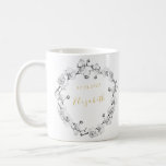 Taza De Café Elegante Romántico Boda Wreath Personalizado<br><div class="desc">Ramas de orquídeas blancas, dibujadas a mano con lápiz de grafito, adornan este diseño de corona de boda simple pero sofisticado, elegante y a la vez moda. El toque de oro en el color de la escritura le da a esto un toque festivo pero sutil de color. Este elegante tazón...</div>