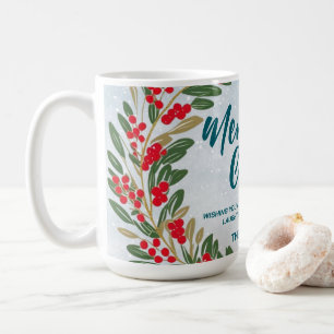 Taza De Café Elegante Wreath Red Holly Berries Oro Feliz Navida