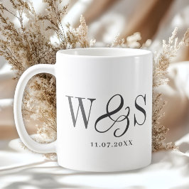 Taza De Café Elegantes parejas de bodas iniciales blancas