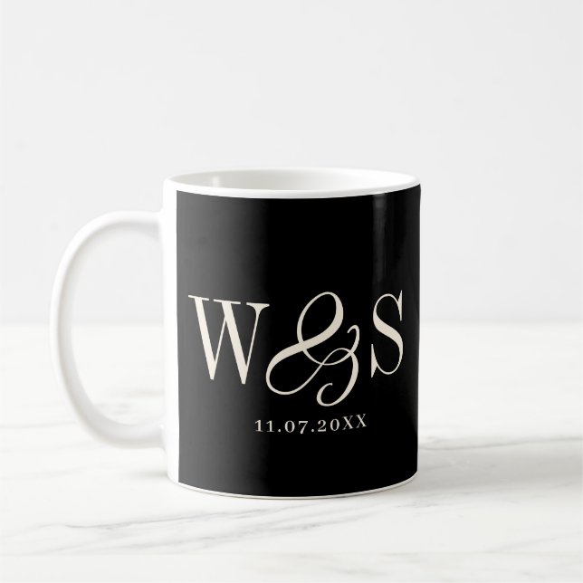 Taza De Café Elegantes parejas de bodas negros iniciales (Izquierda)