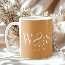 Taza De Café Elegantes parejas mostaza bodas iniciales
