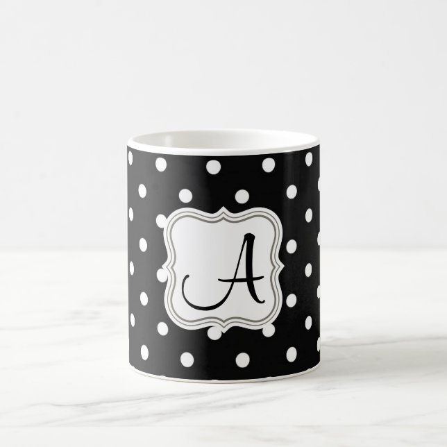 Taza De Café Elegantes puntos de polka negro monogramado nombre (Centro)